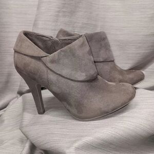 Elegant Gray Women's Ankle Boots